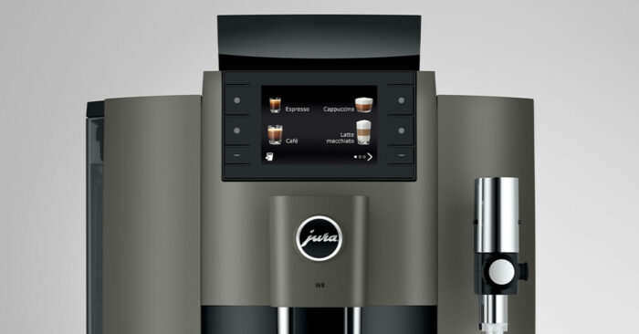 Vue frontale de l'écran numérique d'une machine à café Jura W8, montrant les options de boissons comme espresso, cappuccino, café, et latte macchiato, avec des icônes correspondantes.