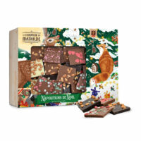 Coffret de napolitains de Noël de 300g Le Comptoir de Mathilde, contenant des carrés de chocolat noir, lait et blanc dans un élégant écrin en bois décoré.